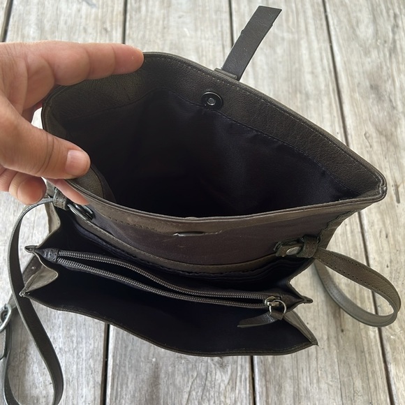 Lucky Brand Foldover Leather Crossbody Bag Taupe Green two tone Adjustable Strap - Picture 7 of 12